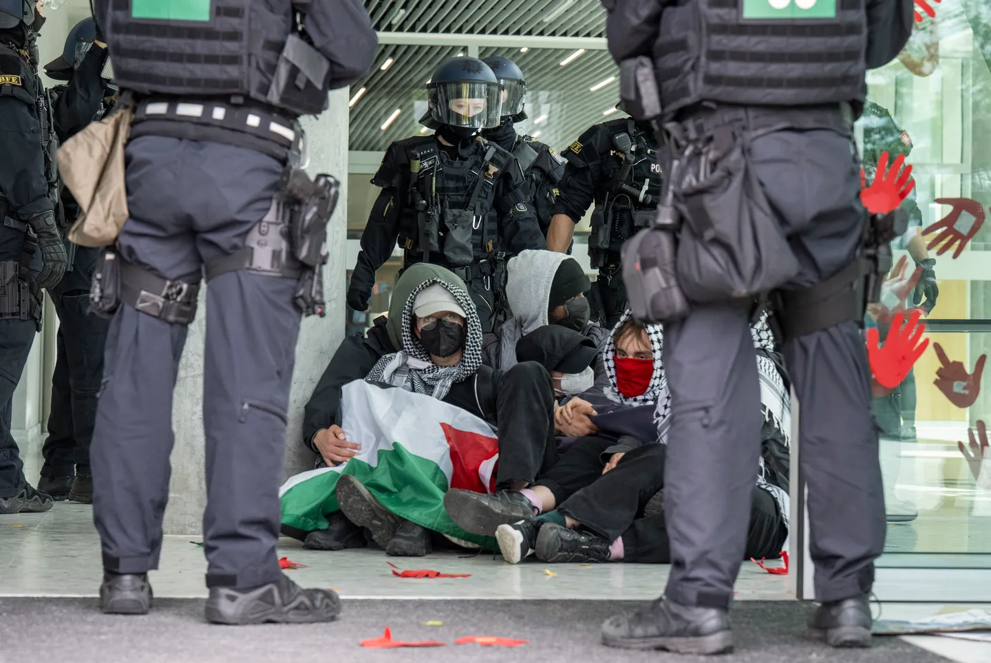 „Stopp den Gaza-Genozid“ – Aktivisten prangern deutsche Medien an